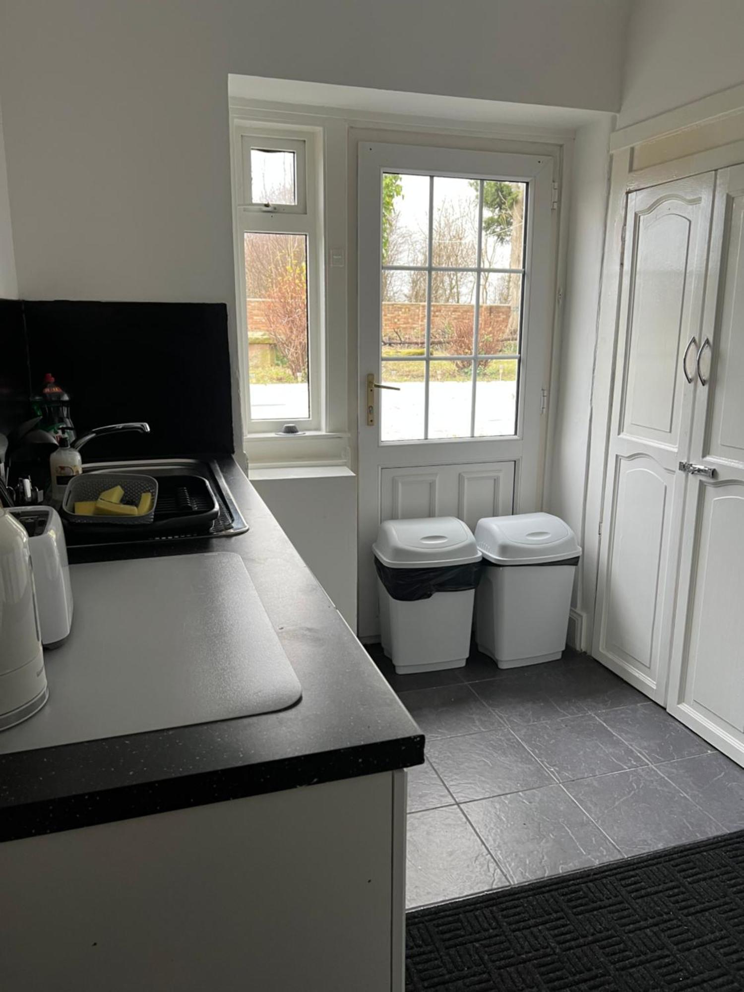 Gogarstone Apartment *